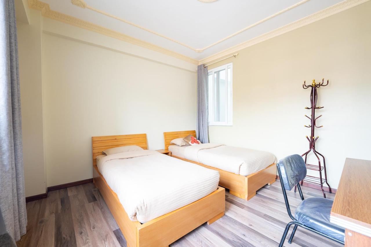 Shine Homestay Famille Francophone - Shine Home And Apartment Катманду Экстерьер фото