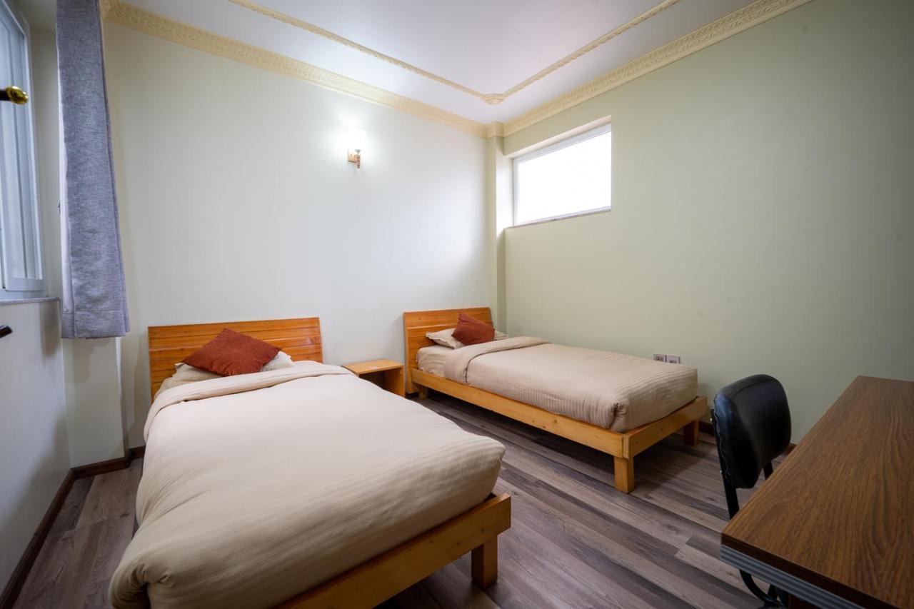 Shine Homestay Famille Francophone - Shine Home And Apartment Катманду Экстерьер фото