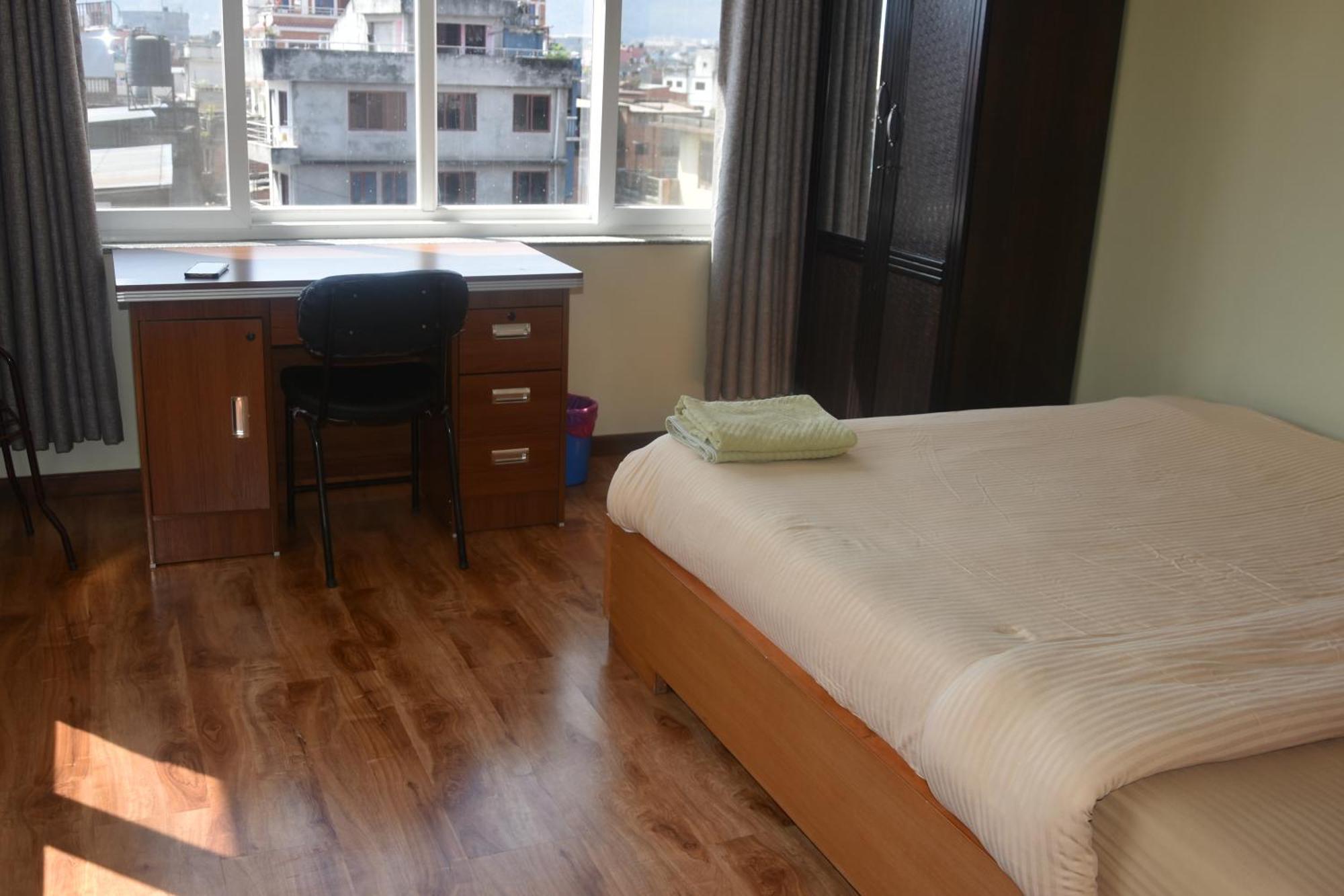 Shine Homestay Famille Francophone - Shine Home And Apartment Катманду Экстерьер фото