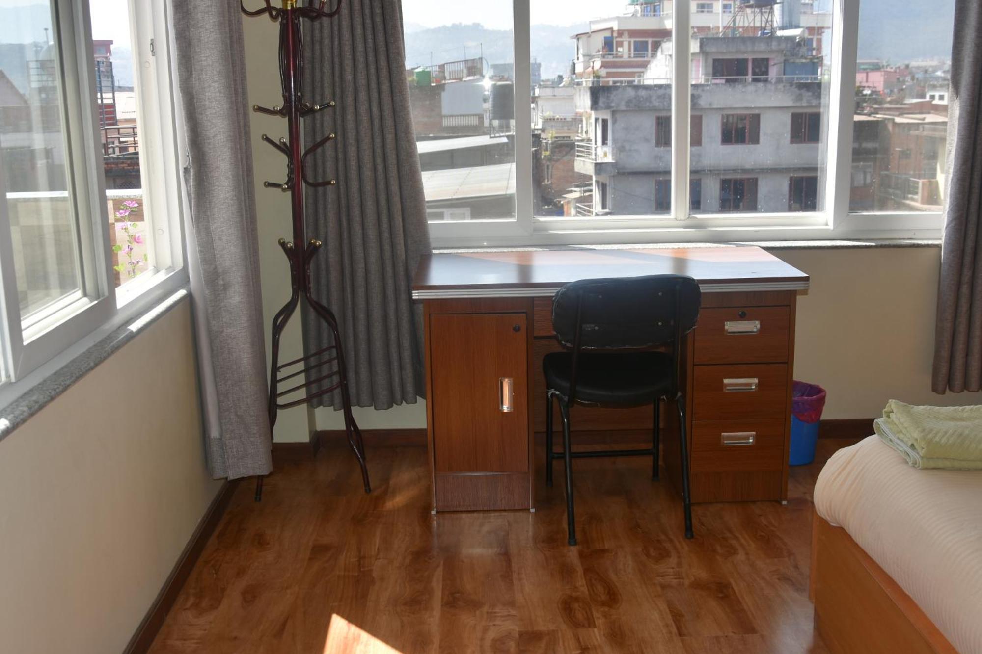 Shine Homestay Famille Francophone - Shine Home And Apartment Катманду Экстерьер фото
