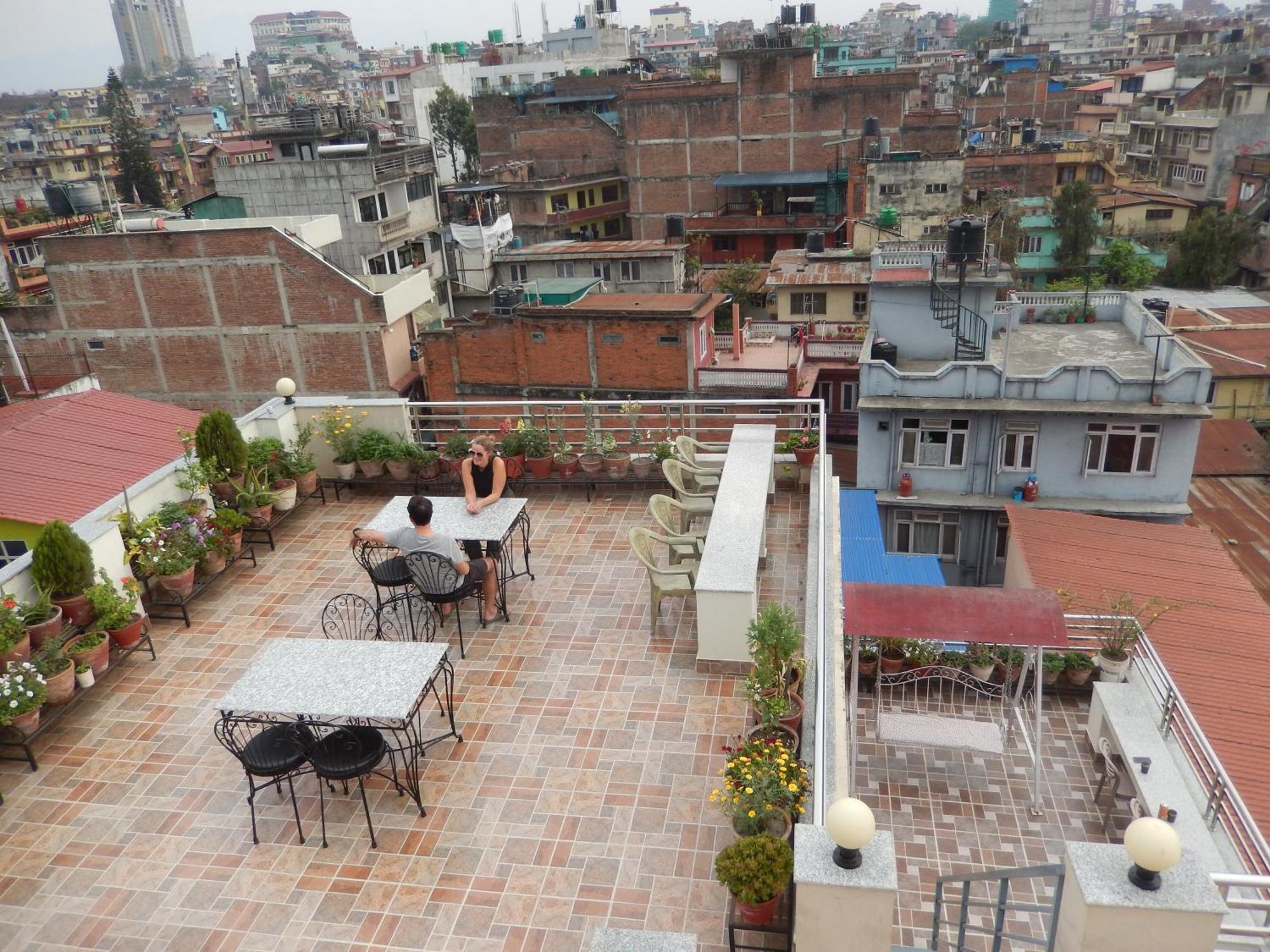 Shine Homestay Famille Francophone - Shine Home And Apartment Катманду Экстерьер фото