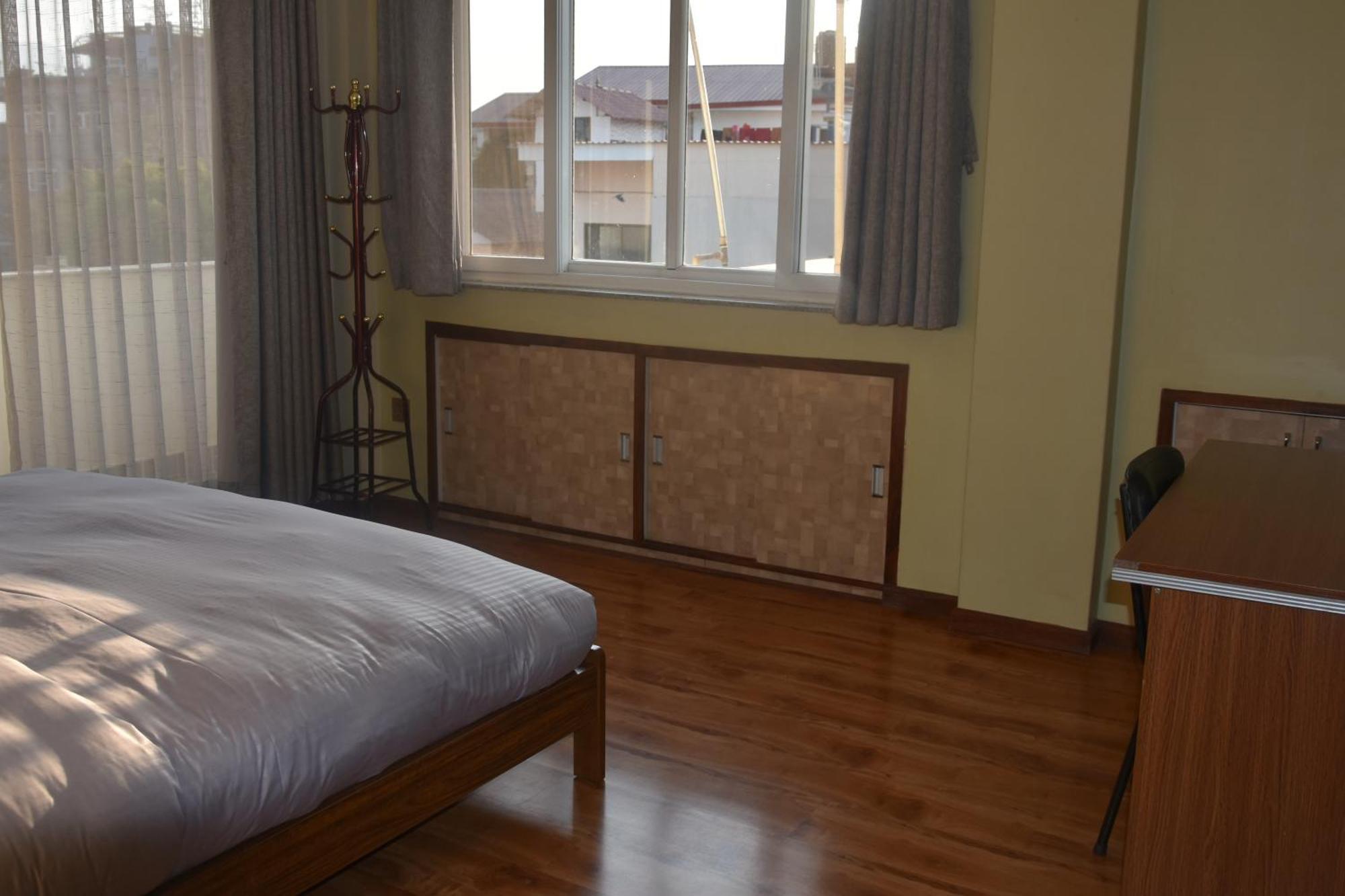 Shine Homestay Famille Francophone - Shine Home And Apartment Катманду Экстерьер фото