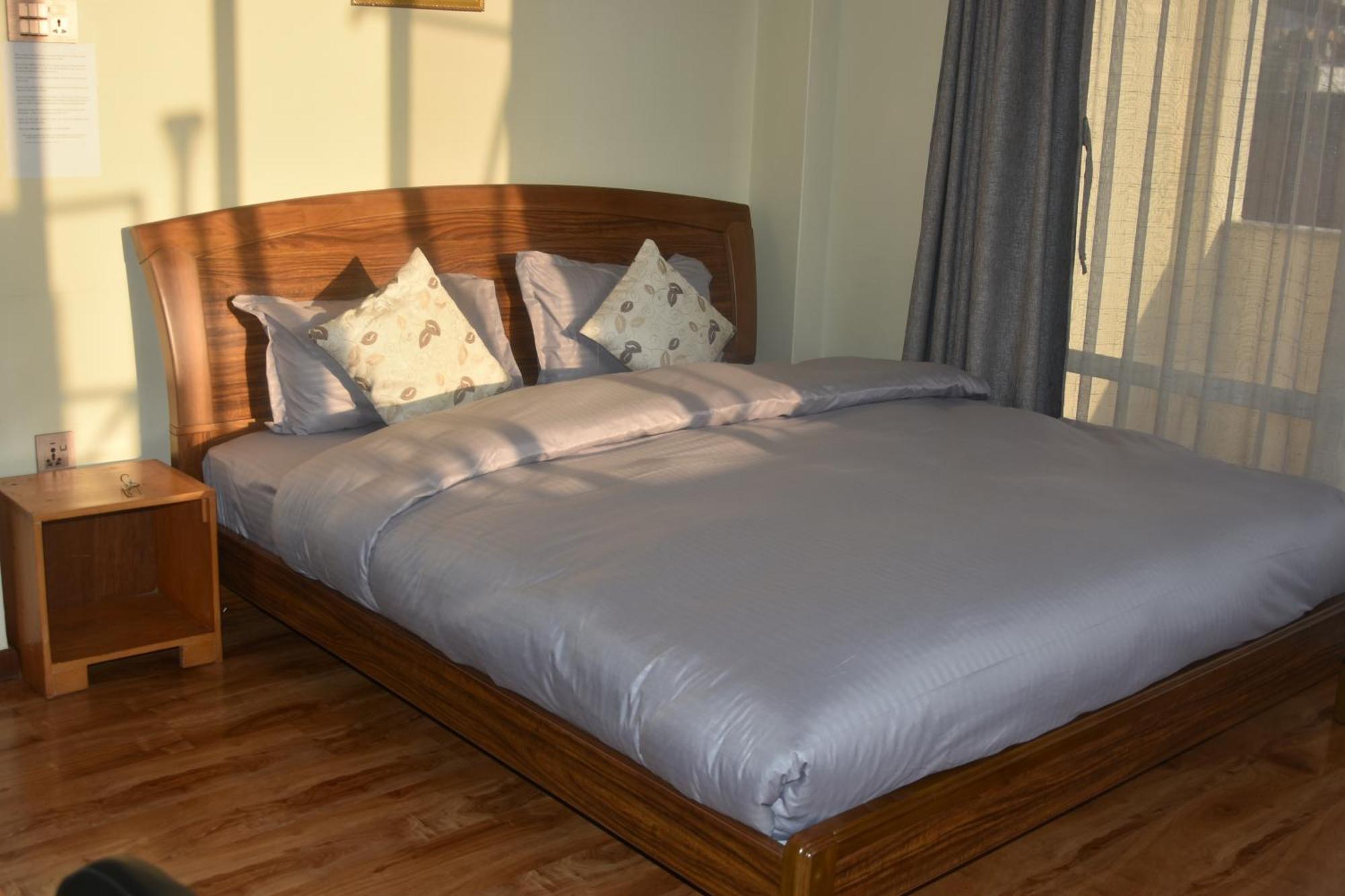 Shine Homestay Famille Francophone - Shine Home And Apartment Катманду Экстерьер фото